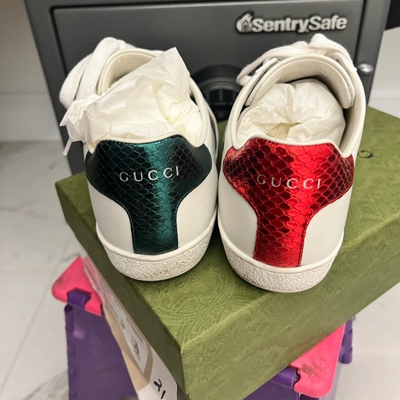Gucci Bee Sneakers size 40 like new - Picture 2 of 3